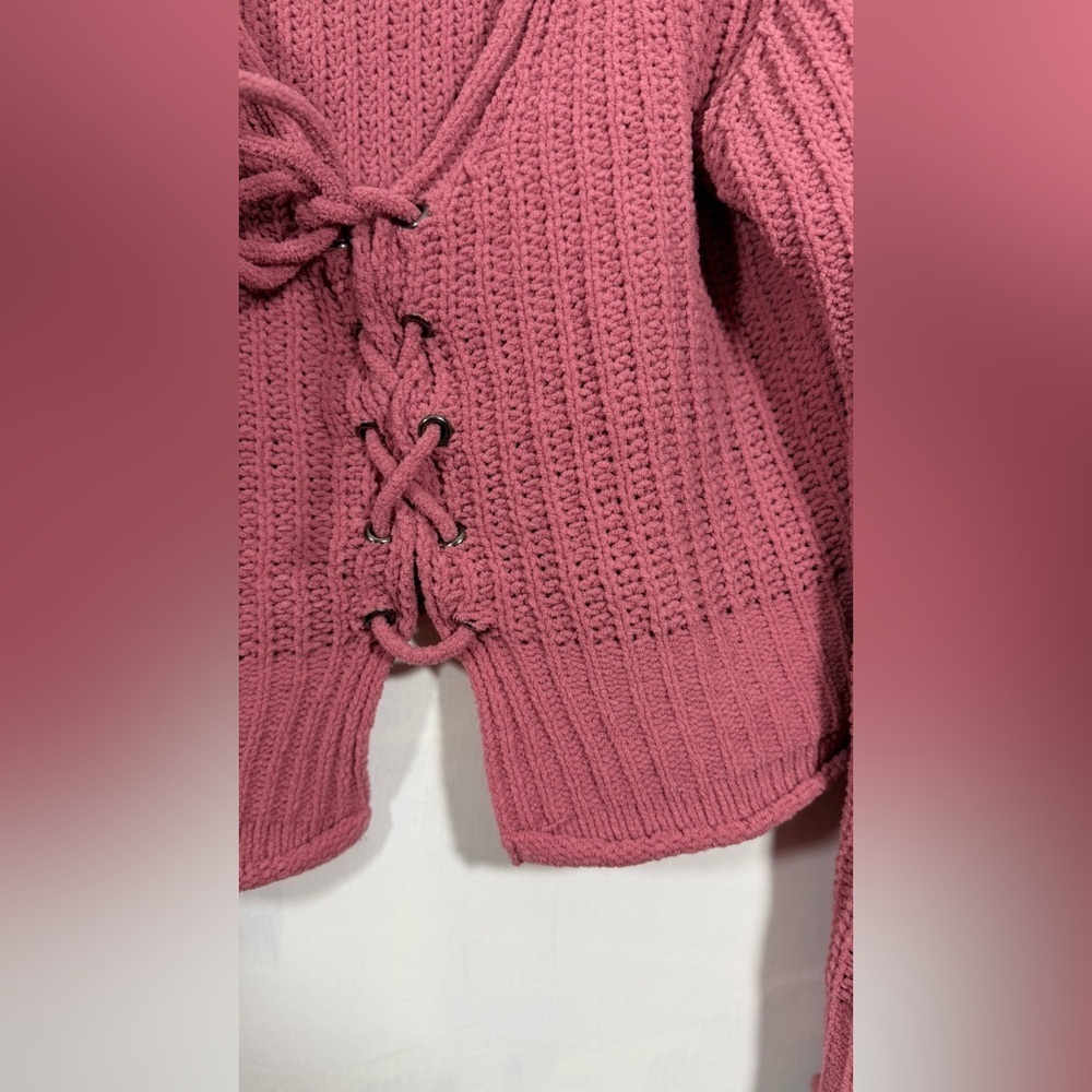 Cable knit V-Neck Sweater with Tie Detail - Picture 5 of 11